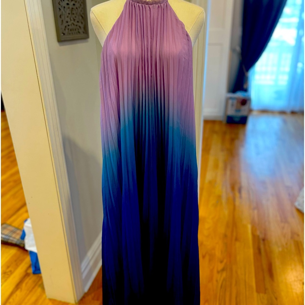 l'Atiste by Amy is a beauty long halter Grecian style multicolored dress. Size M